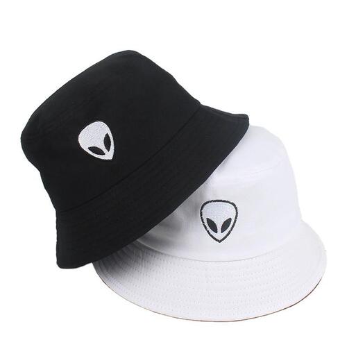 2-Bobs-alien-blanc-et-noir-empilés-présenté-sur-fond-blanc-2.JPEG 2-Bobs-alien-blanc-et-noir-empilés-présenté-sur-fond-blanc-2