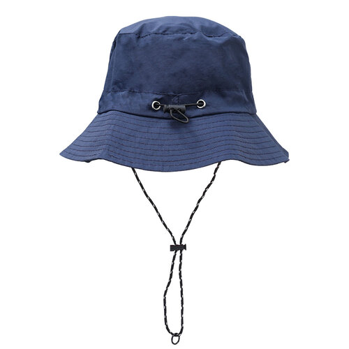 Bob-imperméable-bleu-présenté-sur-un-fond-blanc.JPEG Bob-imperméable-bleu-présenté-sur-un-fond-blanc.JPEG