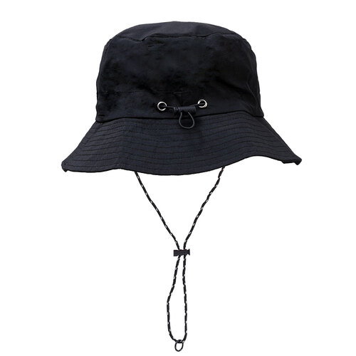 Bob-imperméable-noir-présenté-sur-un-fond-blanc.JPEG Bob-imperméable-noir-présenté-sur-un-fond-blanc