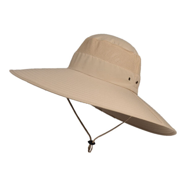 Bob-large-couleur-beige-présenté-sur-fond-blanc
