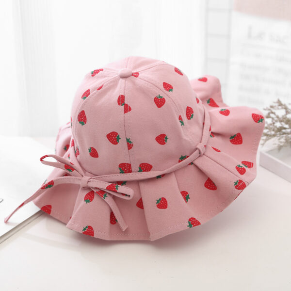 Bob-petite-fille-couleur-rose-motifs-de-fraises.JPEG Bob-petite-fille-couleur-rose-motifs-de-fraises