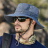 Homme-style-aventurié-avec-lunettes-et-bob-a-ficelle-sur-la-tête (3) Bob Homme avec Ficelle