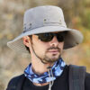 Homme-style-aventurié-avec-lunettes-et-bob-a-ficelle-sur-la-tête (4) Bob Homme avec Ficelle