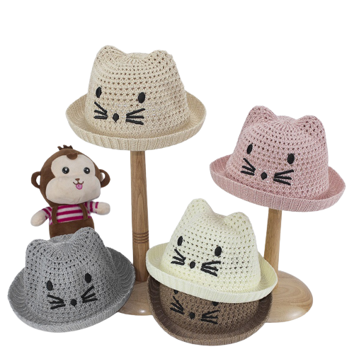 Plusieurs-Bobs-en-laine-avec-motif-chat-pour-bebe-sur-fond-blanc