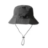 bob-impermeable-gris Un chapeau bob imperméable de couleur gris sur un fond blanc