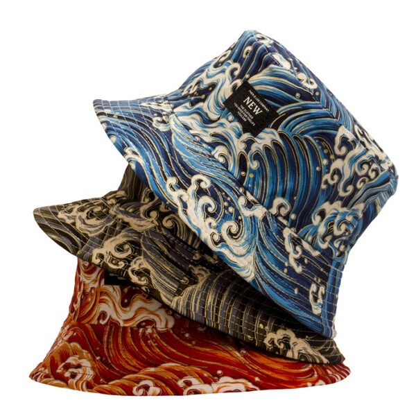 3-bobs-ete-homme-bleu-orange-et-noir-empiles 3-bobs-été-pour-homme-bleu-orange-et-noir-empiles-les-uns-sur-les-autres-fond-blanc
