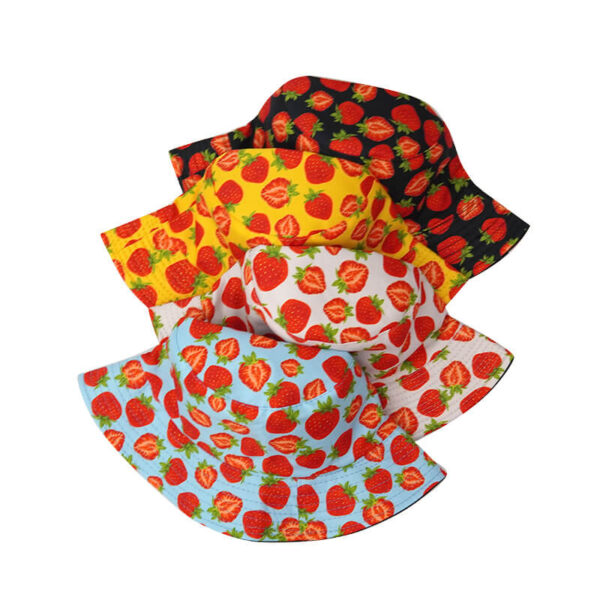 4-bobs-motif-de-fraises-imprimes-plies-a-plat-les-uns-sur-les-autres 4-bobs-motif-de-fraises-imprimés-pliés-a-plat-les-uns-sur-les-autres