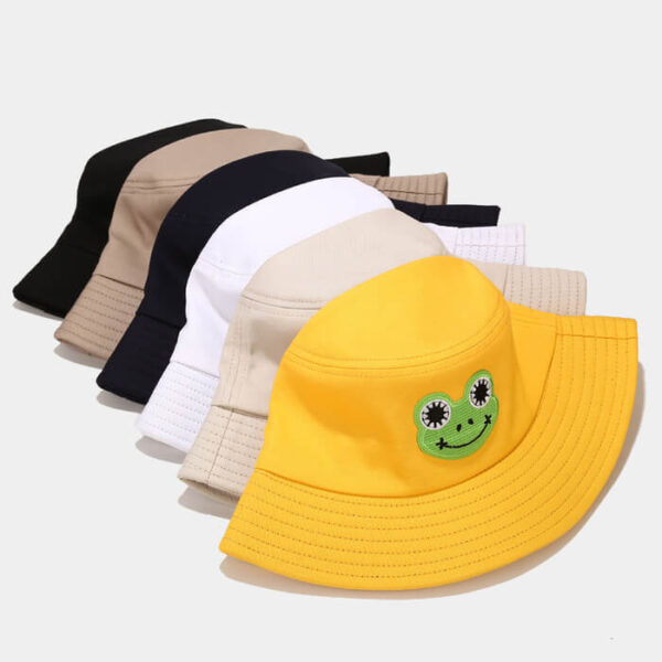 6-bobs-grenouille-joyeuse-couleurs-différentes-plié-les-uns-sur-les-autres
