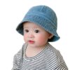 Bébé-heureux-porte-un-bob-sur-la-tête (2)