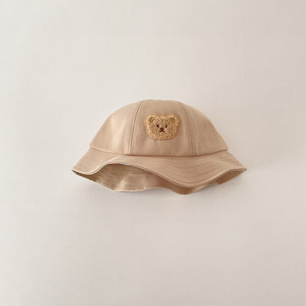 Bob-beige-avec-tête-d'ourson-brodé-sur-l'avant