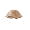 Bob-beige-avec-tête-ourson-brodé-sur-un-fond-blanc