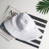 Bob-blanc-homme-plié-a-plat-2