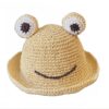 Bob-chapeau-de-paille-grenouille-couleur-beige-fond-blanc