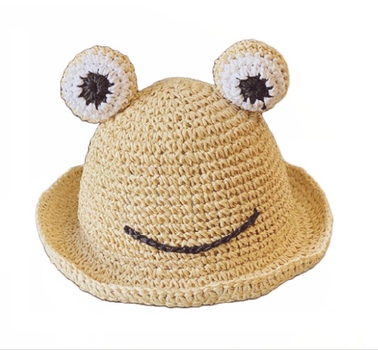 Bob-chapeau-de-paille-grenouille-couleur-beige-fond-blanc