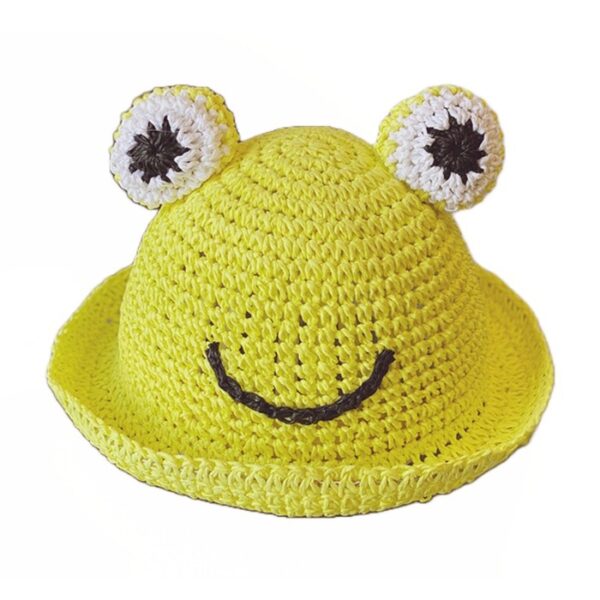 Bob-chapeau-de-paille-grenouille-couleur-jaune-sur-fond-blanc