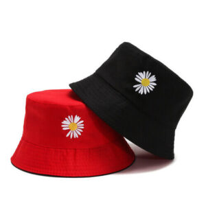 bob-double-face-rouge-et-noir-avec-broderie-margueritte Bob-double-face-rouge-et-noir-avec-broderie-margueritte-présenté-sur-un-fond-blanc