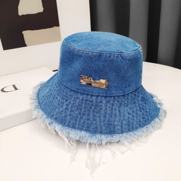 Bob-en-jean-a-franges-bleu-fond-blanc