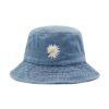 Bob-en-jean-fleuri-bleu-sur-un-fond-blanc