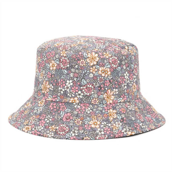 bob-fleuri-couleur-gris bob-fleuri-couleur-gris-présenté-sur-un-fond-blanc