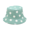 Bob-fleuri-femme-couleur-turquoise-à-fleurs-blanches-et-présenté-sur-un-fond-blanc