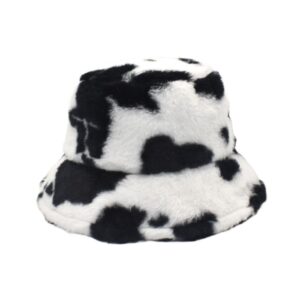 Bob-fourrure-tâches-de-vache-noir-et-blanc-présenté-sur-fond-blanc