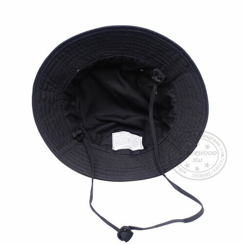 bob-homme-militaire-noir-variante-12-présenté-sur-fond-blanc-et-vie-intérieure-du-chapeau
