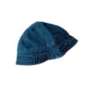 bob-pour-bébé-couleur-bleu-marine-présenté-sur-fond-blanc