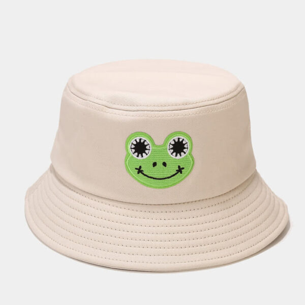 Bob-rainette-joyeuse-couleur-beige-sur-un-fond-blanc