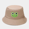 Bob-rainette-joyeuse-couleur-beige-foncé-sur-un-fond-blanc