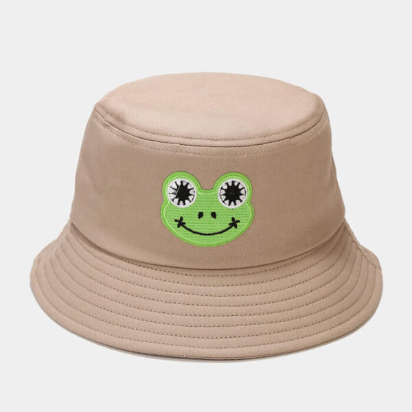 Bob-rainette-joyeuse-couleur-beige-foncé-sur-un-fond-blanc