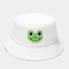 Bob-rainette-joyeuse-couleur-blanc-sur-un-fond-blanc