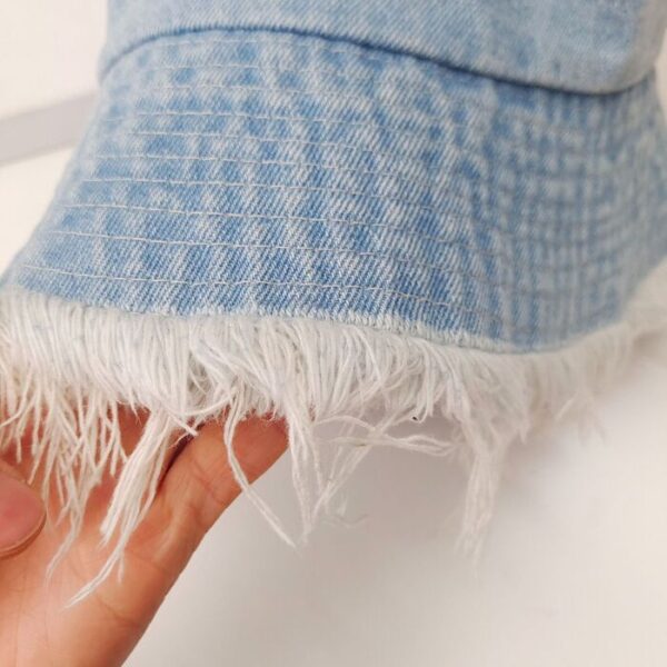 Gros-plan-franges-bob-en-jean