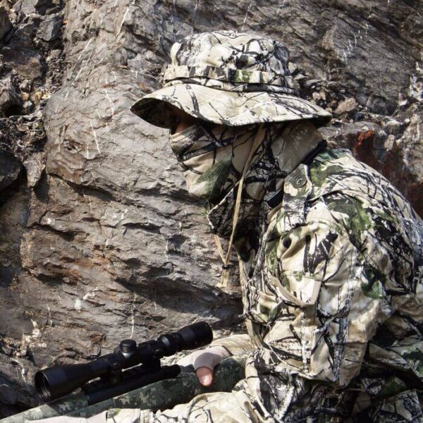 homme-militaire-en-situation-de-combat-avec-fusil-2