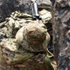Homme-militaire-en-situation-de-combat-avec-fusil-3