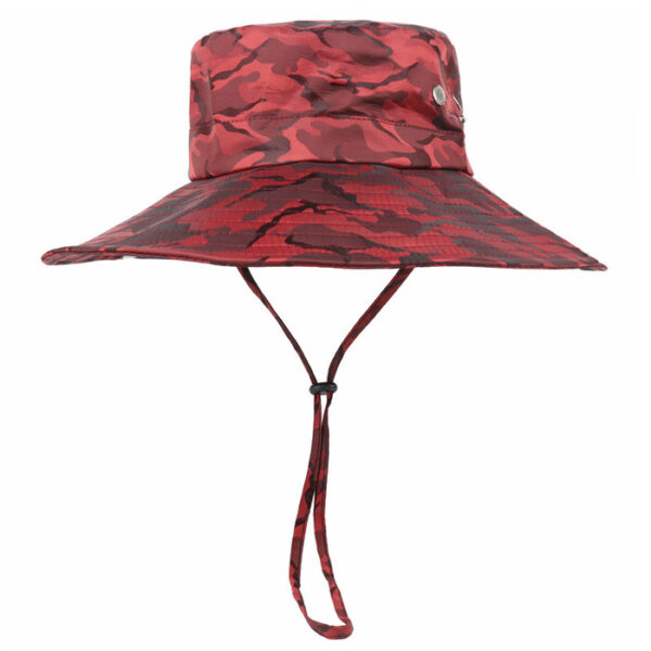 Bob-camouflage-tactique-rouge-vue-de-face-sur-fond-blanc