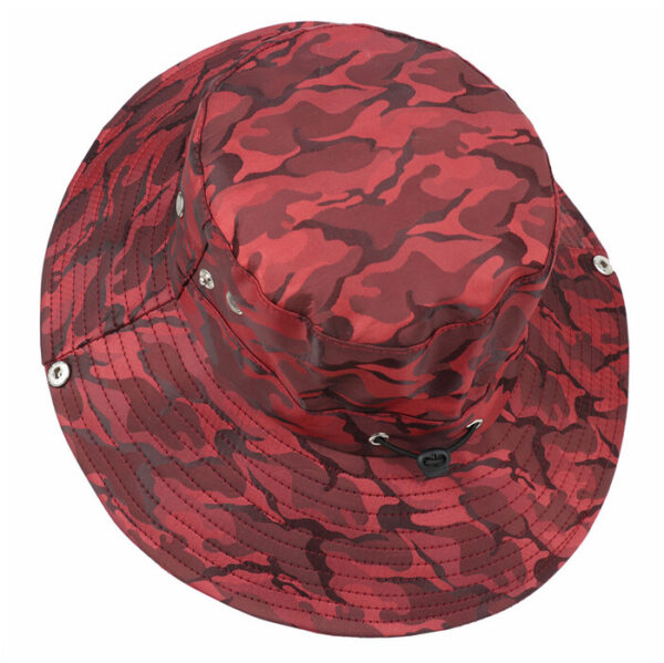 Bob-camouflage-tactique-rouge-vue-du-dessus-sur-fond-blanc