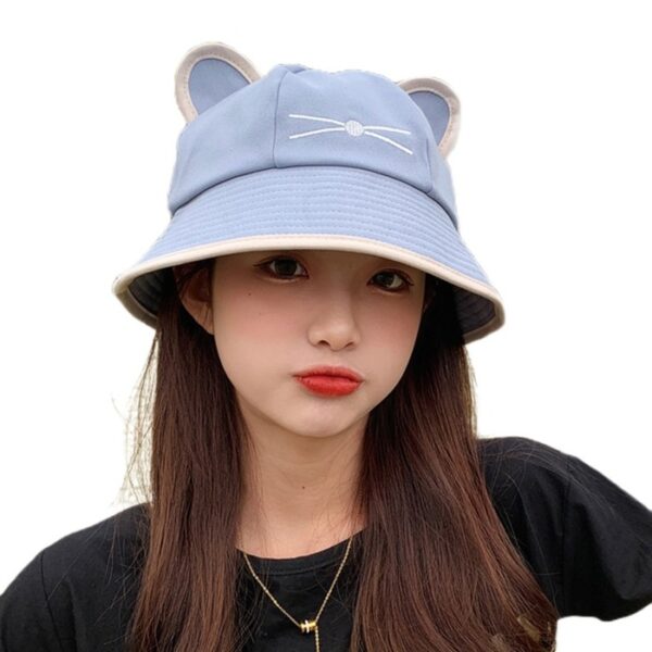 bob-chaton-couleur-bleu Jeune-fille-brune-avec-bob-chaton-sur-sa-tête