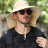 Homme-avec-lunettes-de-soleil-et-bob-ficelle-potection-intégrale