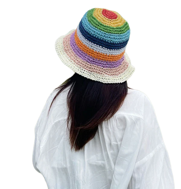 Bob-crochet-rainbow-sur-tête-fille-brune