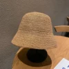 bob-au-crochet-chic-marron Bob au crochet chic marron sur son porte-chapeau