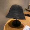 bob-au-crochet-chic-noir Bob au crochet chic noir sur son porte-chapeau