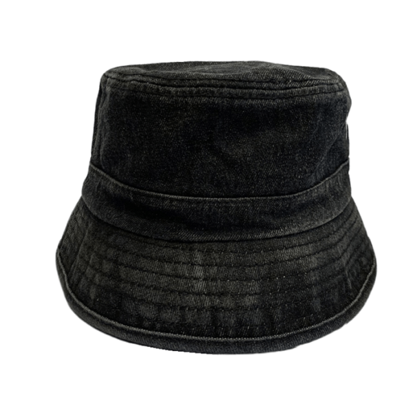 Bob-en-jean-style-délavé-noir-sur-un-fond-blanc