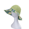 Chapeau-de-paille-sur-mannequin-plastique