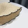 chapeau-leger-en-paille-pour-ete-au-soleil Zoom sur les détails de tissage de la paille d'un bob chapeau