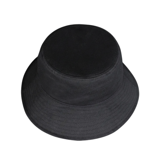 bob-chapeau-noir-xl-grande-taille Vue de dessus d'un chapeau de pêcheur noir sur fond blanc