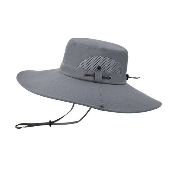 Un grand bob chapeau gris sur fond blanc
