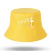 bob-drôle-jaune Le bob drôle de couleur jaune est montré sur un fond blanc