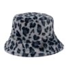 bob-fourrure-leopard-version-2 Un bob fourrure léopard couleur bleu sur un fond blanc