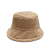 bob-hiver-pour-homme Un chapeau de pêcheur pour homme chaud et doux est présenté sur fond blanc
