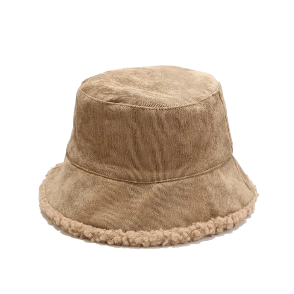 bob-hiver-pour-homme Un chapeau de pêcheur pour homme chaud et doux est présenté sur fond blanc